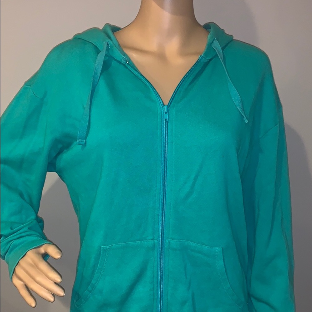 Zip up - Picture 3 of 6
